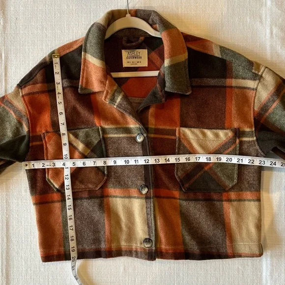 Ashley Outerwear Woman’s Cropped Shacket Brown Orange Plaid Chore Pockets Size L - Picture 6 of 8